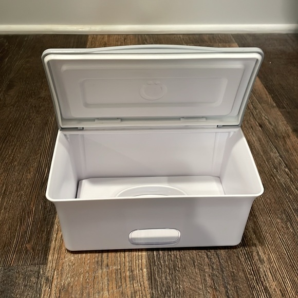 Baby Wipes Container - Picture 2 of 4